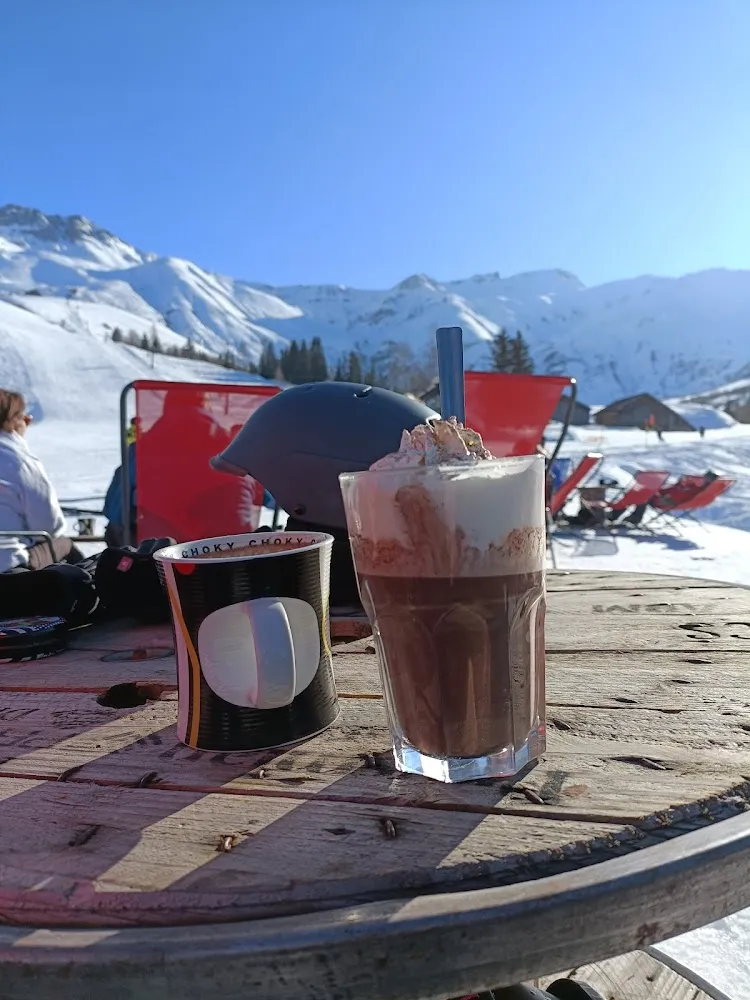 Chocolat Chaud À la Chantilly